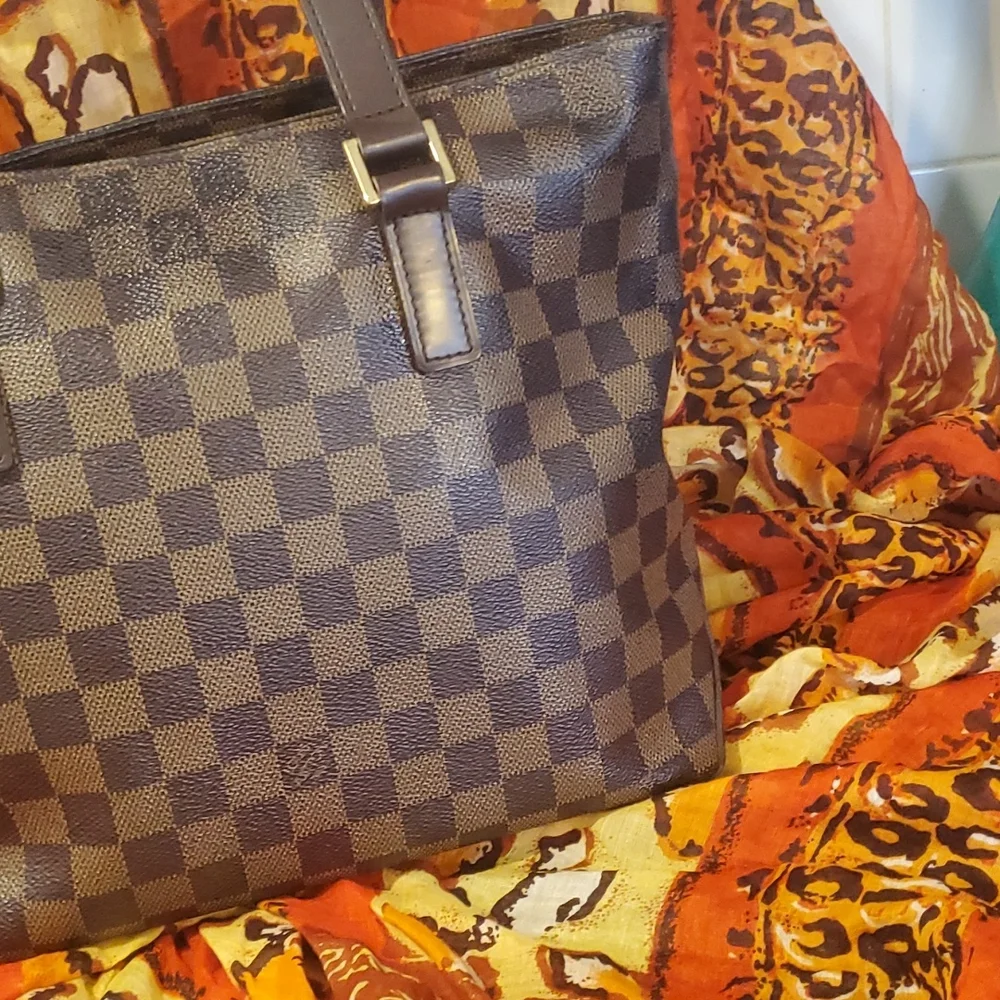 Louis Vuitton Bag with COA - Picture 5 of 16